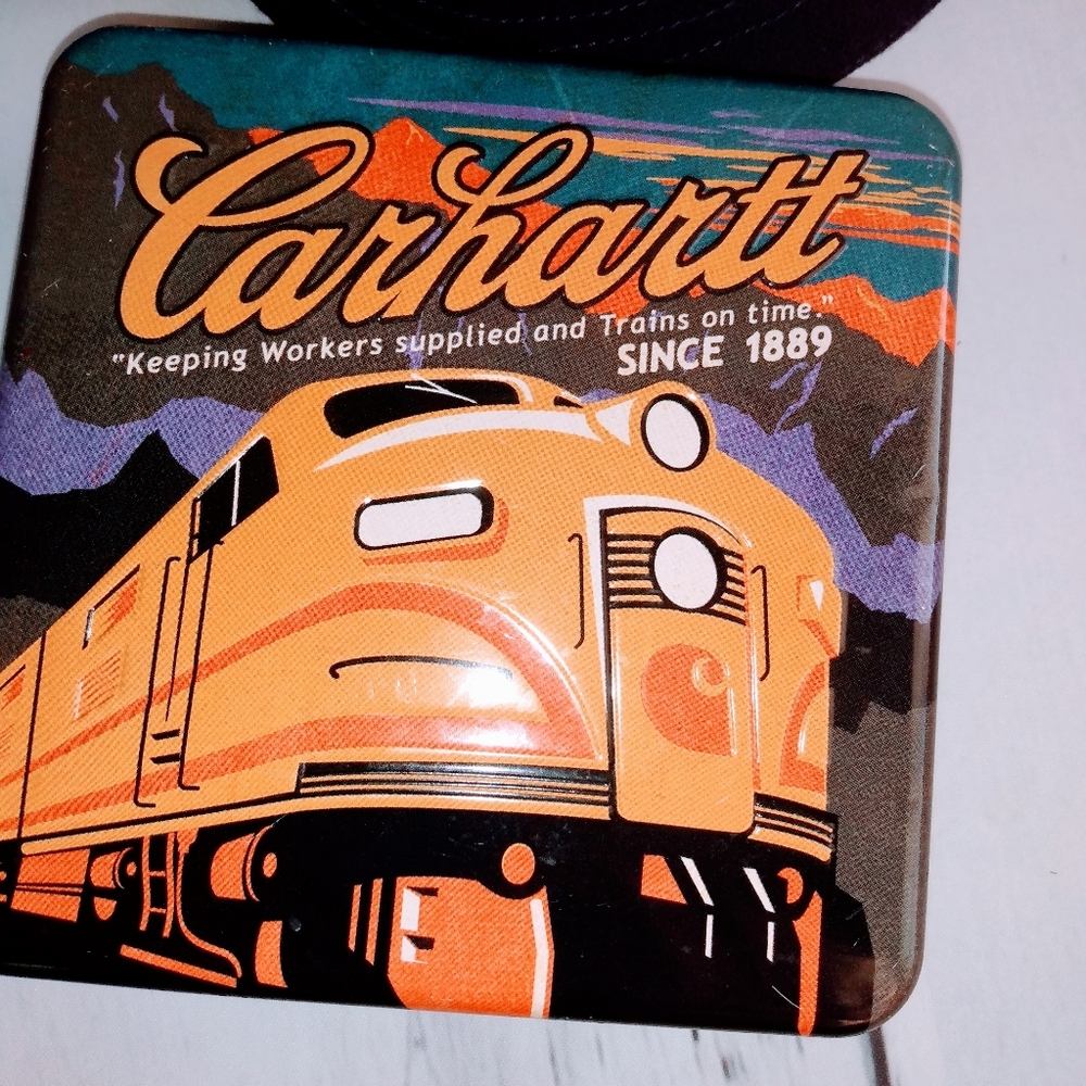 Carhartt cap & tin box